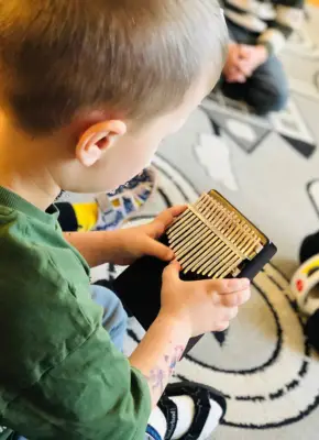 Vaikų steam veikla su muzikos instrumentais "Pupų pėdelyje"